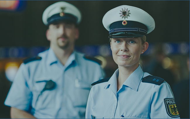 Polizeibeamte in Uniform